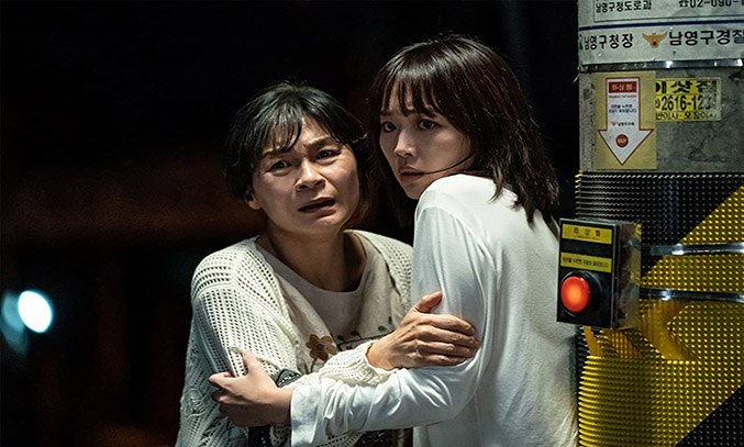 Hae-yeon Kil and Ki-joo Jin in Midnight (2021)